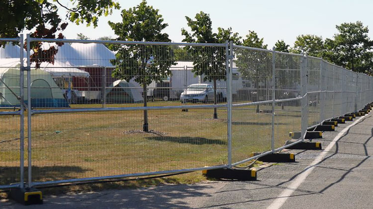 fencing barricades